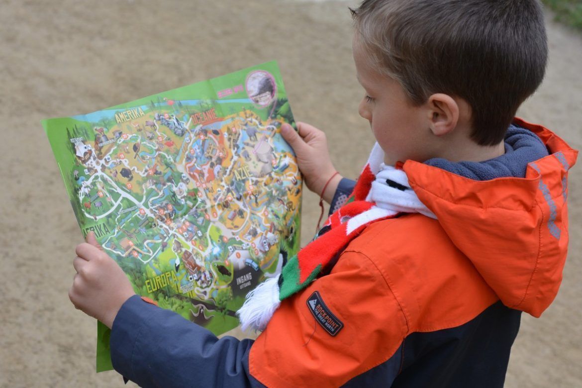 map child boy people search map reading orientation 680101