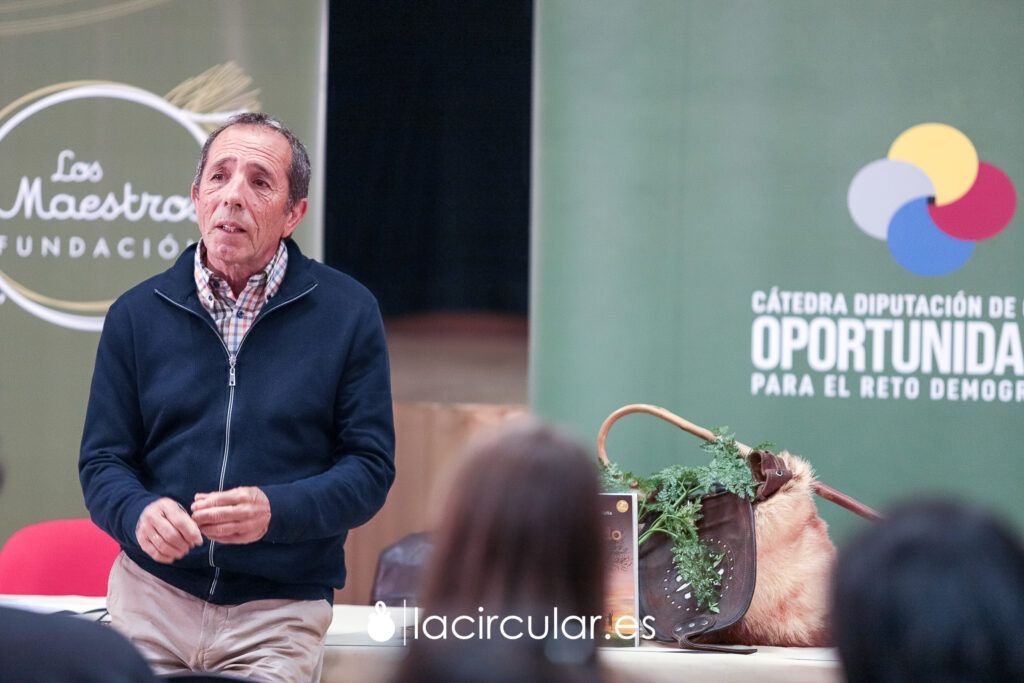 Daniel Cabanillas, autor de Quercus, Enjambre y Valhondo participó en la primera jornada de formación de Trashumancias 2.5 en Enguídanos. 