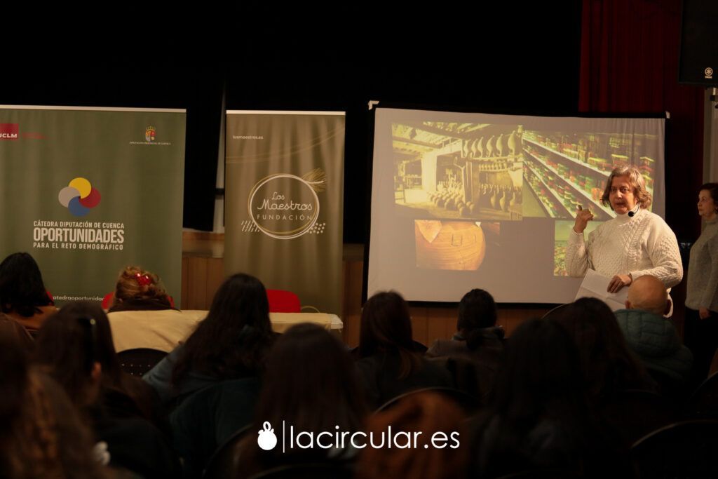 Trashumancias 2.5 inició en Enguídanos con una ponencia sobre cultura popular, nostalgia, identidad rural y memoria colectiva.