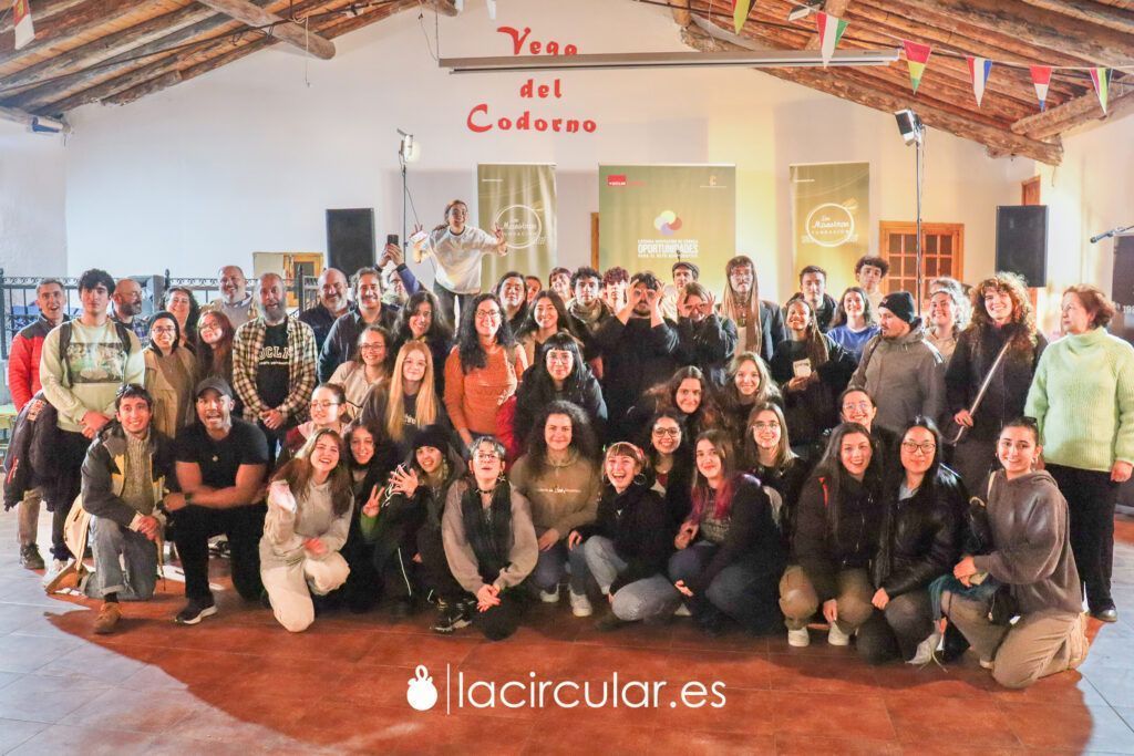 Participantes en Trashumancias 2.5 al finalizar el concierto de Carlos Herrero.